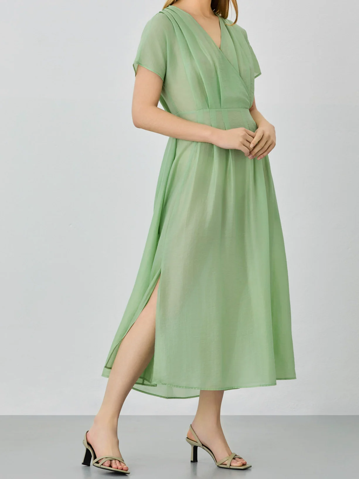 Vestido Com Decote Em V Em Mistura De Linho Tencel Com Pregas