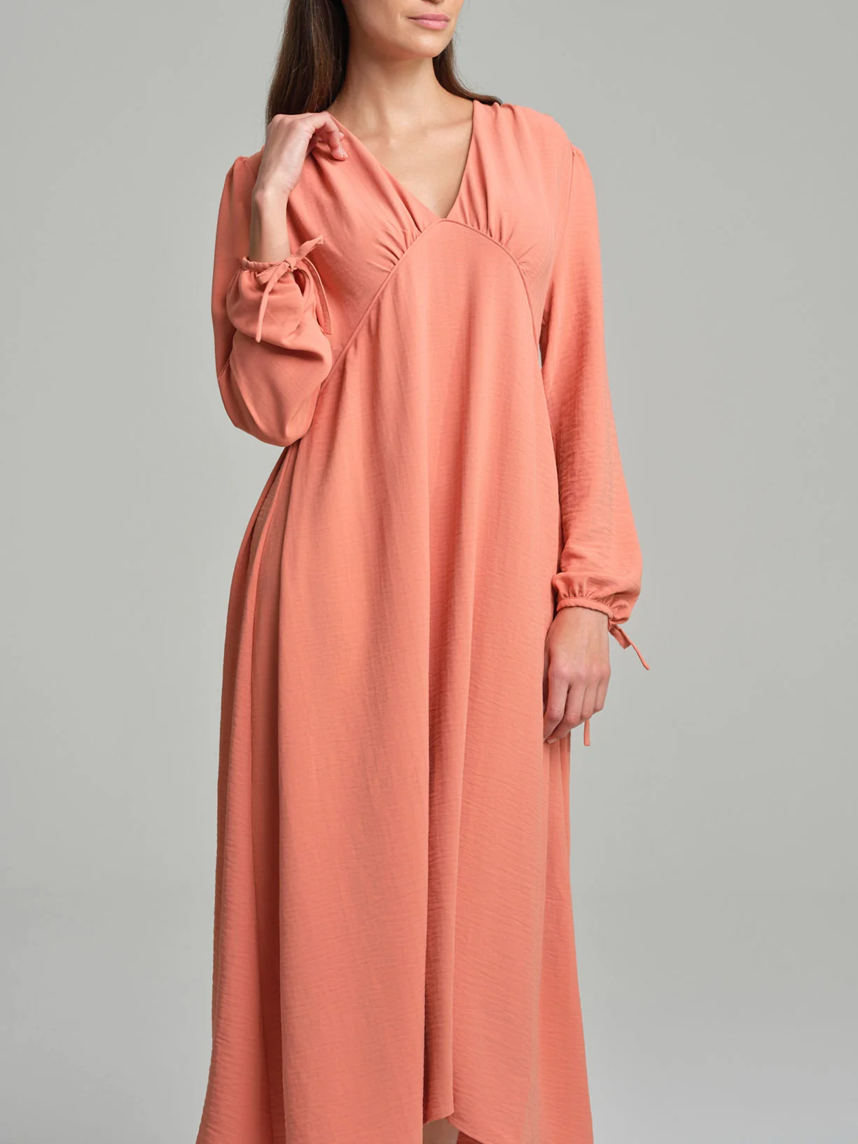 Vestido longo com decote em V e efeito franzido - Image 2