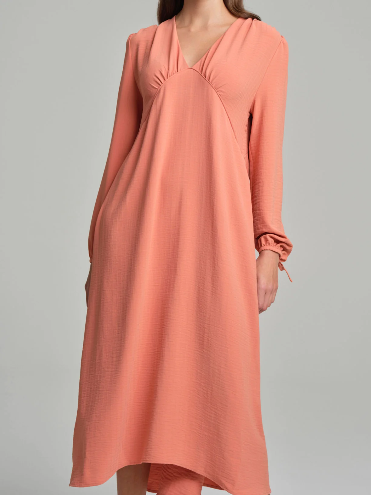 Vestido longo com decote em V e efeito franzido - Image 4