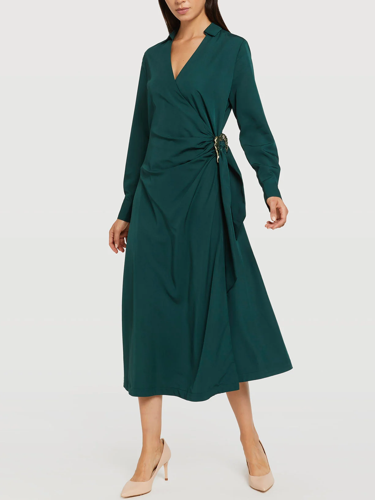 Vestido trespassado com fivela